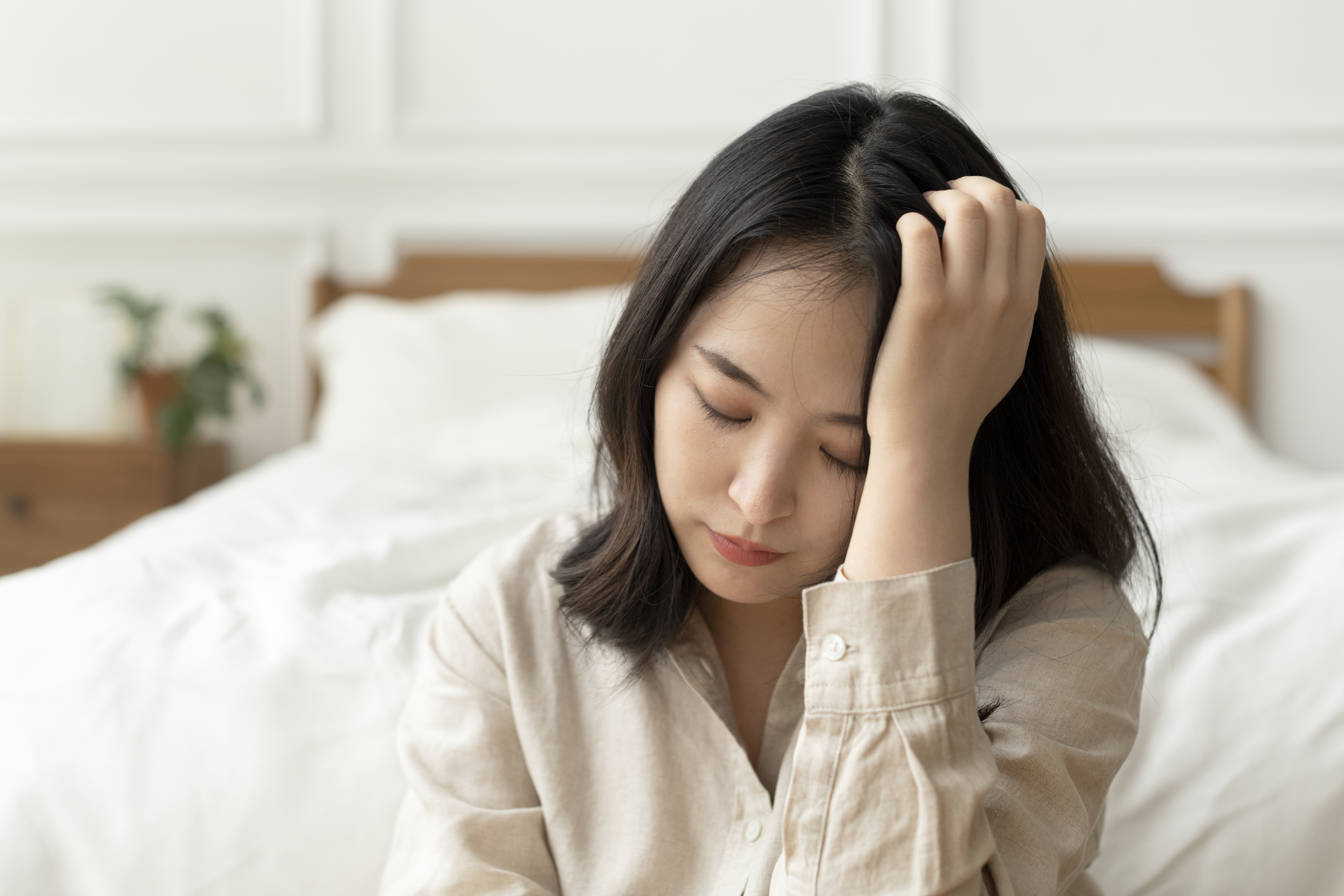 悩む保護者